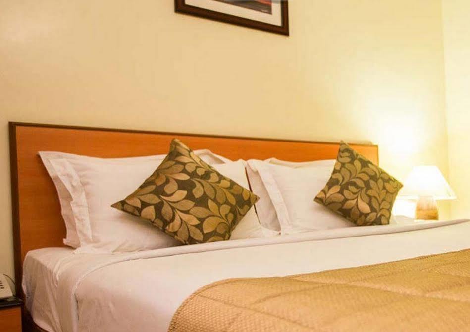 Taz Kamar Family Hotel Ченай Екстериор снимка
